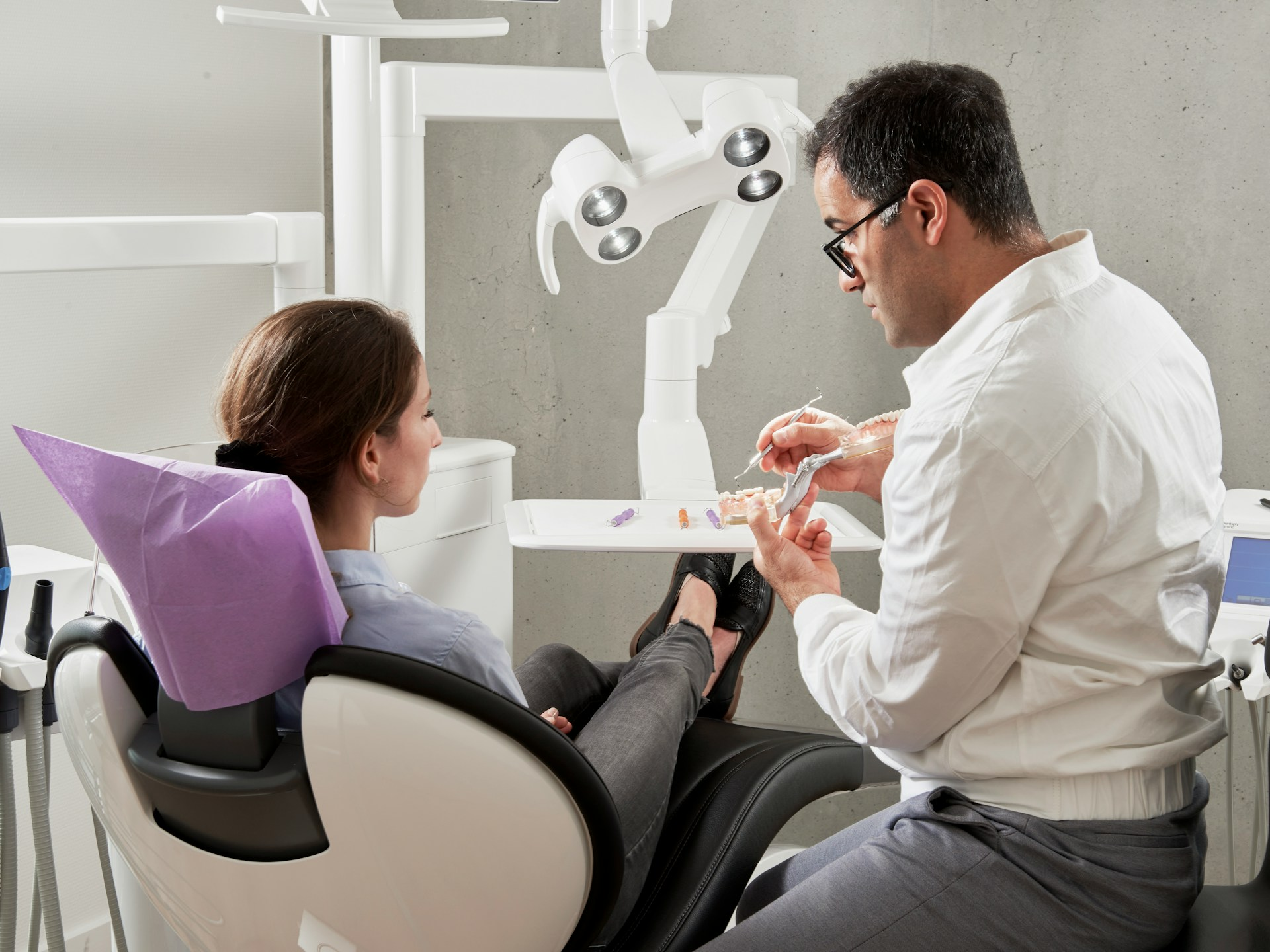 emergency dental surgeon